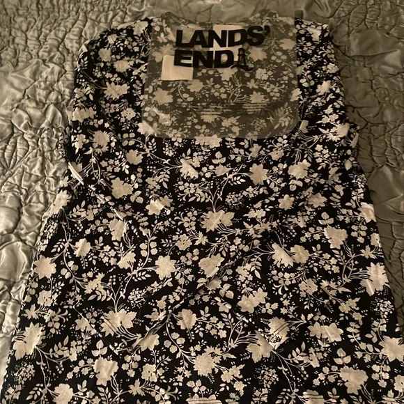 Lands End Supima Cotton Relaxed LS Floral Pattern Crew Neck Tee Small NWT - Picture 5 of 10